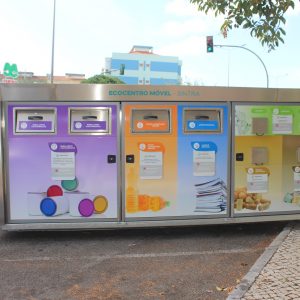 Ecocentros móveis instalados em Massamá e na Praia Grande