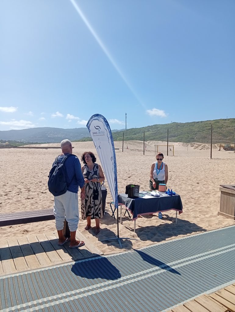 Banhista na ação Um Dia na Praia na Praia das Maçãs